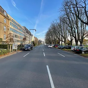 Apartment Exclusive Wohunung Direkt Am Rhein 1.5 Km Von Der Messe, Düsseldorf